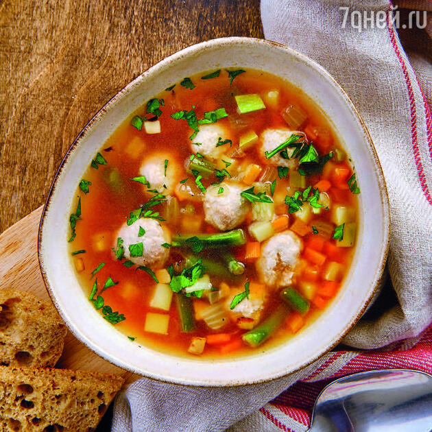 Минестроне с фрикадельками из индейки: рецепт диетического супа от фитнес-блогера Марии Соколовой. фото
