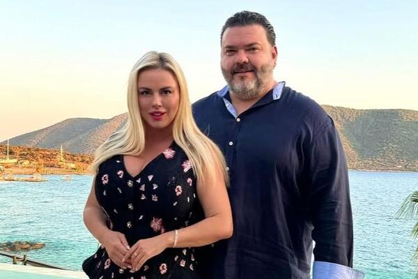 «Дом из дерева и никакого огорода»: Анна Семенович рассказала о подарке жениха