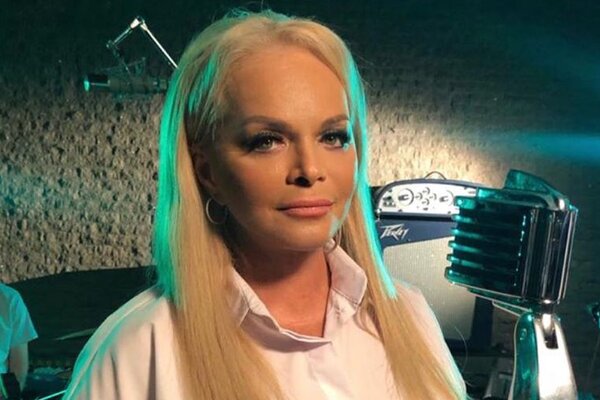 Долина потрясла друзей своим видом на праздновании 65-летия