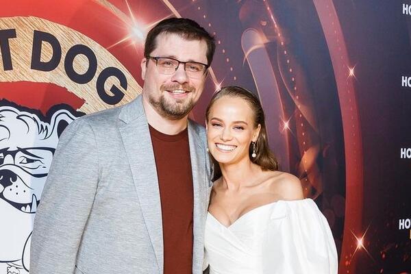 И споет, и спляшет: Ковальчук показала, как Харламов зажигает на вечеринке