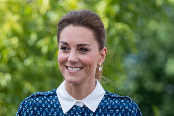 Кейт Миддлтон показалась перед фанатами в оригинальном платье  