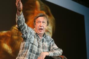 Михаила Ефремова взяли под охрану накануне его возвращения на сцену