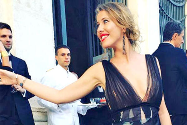 Образ дня: Ксения Собчак в Yanina Couture 