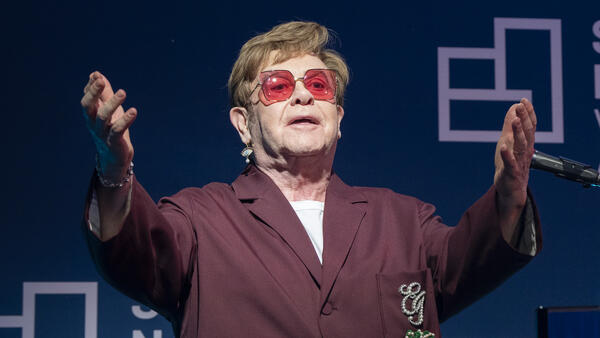 Элтон Джон признался в страшном недуге: Я практически ослеп