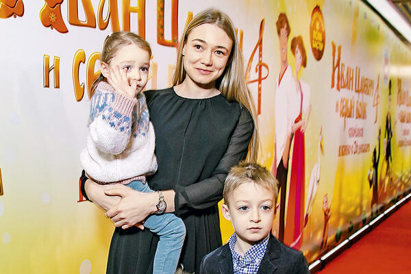 Uyda yalangoch ayollar fotosuratlari