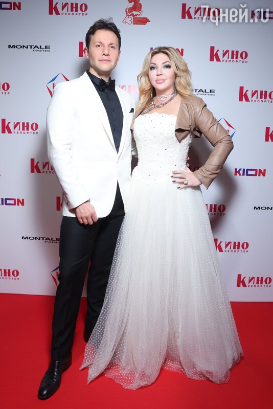 Кому Сергей Бурунов, Милош Бикович, Жанна Агузарова и