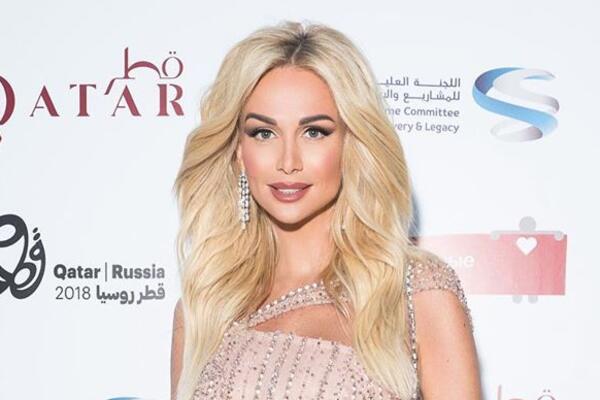 «Силикон из груди съехал»: Викторию Лопыреву подвёл соблазнительный наряд