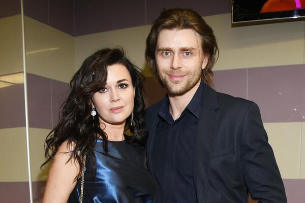 Достал мешки из багажника: что привез Чернышев на могилу Заворотнюк