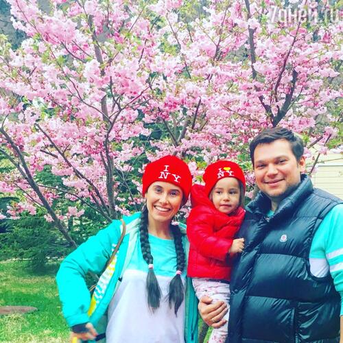Илана с мужем и дочкой
