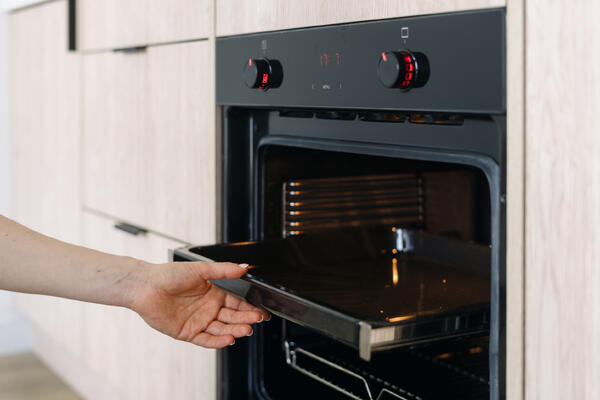 5 ошибок при использовании духовки, которые портят блюда — многие о них и не задумываются