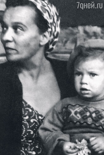 «Моя мама, Нина Антоновна, очень любила старшую внучку. Надя часто гостила у нее на Ордынке»