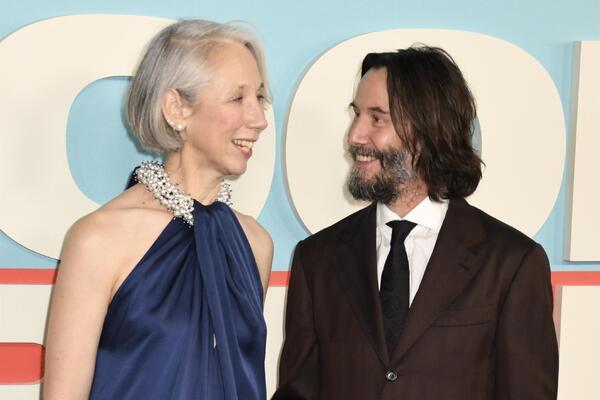 Как трогательно! Любимая женщина Киану Ривза впервые поделилась своими интимными фото с актером 