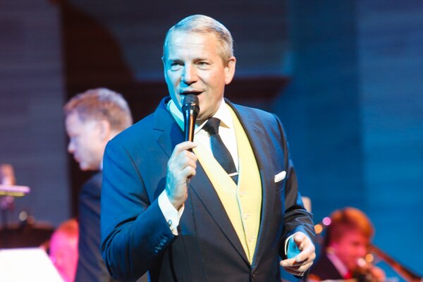 Посетите шоу «The №1 Tribute to FRANK SINATRA»