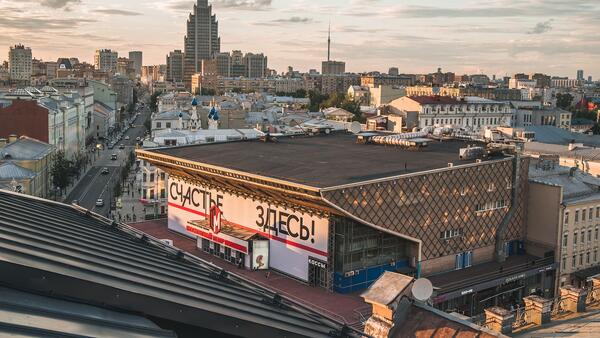 От экрана к сцене: «Плакса» — история о взрослении и музыке теперь в формате мюзикла