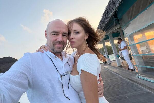 Встала в позу: Диброва закинула ногу на Товстика во время откровенной фотосессии