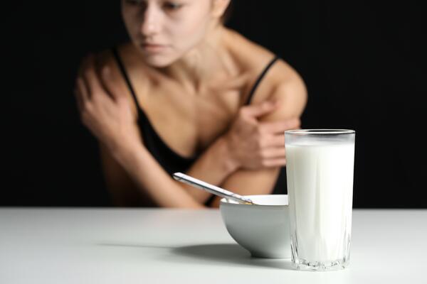 Вред превышает пользу: кому надо отказаться от кефира