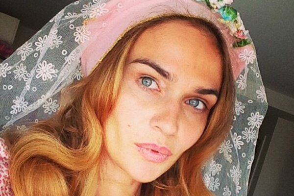 Водонаева опубликовала фото в фате и без макияжа