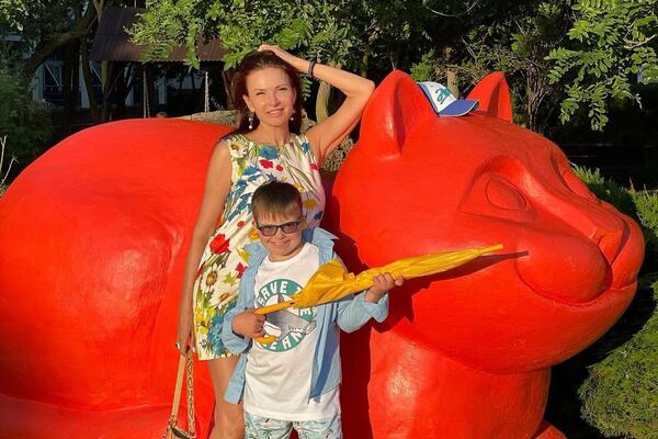 «Улетали спецрейсом»: Блёданс с сыном спешно вернулись в Россию с Мальдив