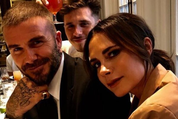 Виктория Бэкхэм растрогала поклонников снимками из семейного архива