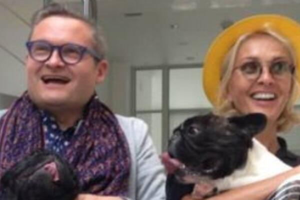 Александр Васильев одолжил платья у Лаймы Вайкуле