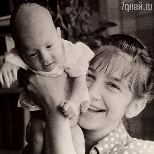 Валерия Киселева с сыном Иваном Ургантом