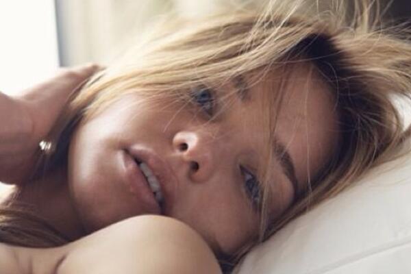 Миранда Керр: в постели и без макияжа 