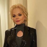 Лысая и с черными губами: неузнаваемая Лариса Долина поразила своим видом Лысая и с черными губами: неузнаваемая Лариса Долина поразила своим видом