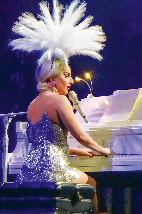Голая Lady Gaga: 10 фотографий шикарных сисек в 
