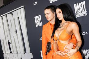 Признали полноправным членом семьи: Тимоти Шаламе включили в состав клана Дженнер-Кардашьян 