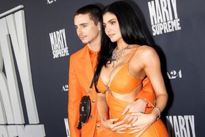 Признали полноправным членом семьи: Тимоти Шаламе включили в состав клана Дженнер-Кардашьян 