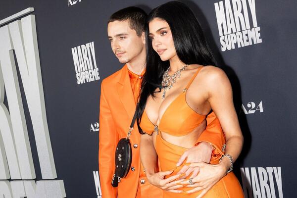 Признали полноправным членом семьи: Тимоти Шаламе включили в состав клана Дженнер-Кардашьян 