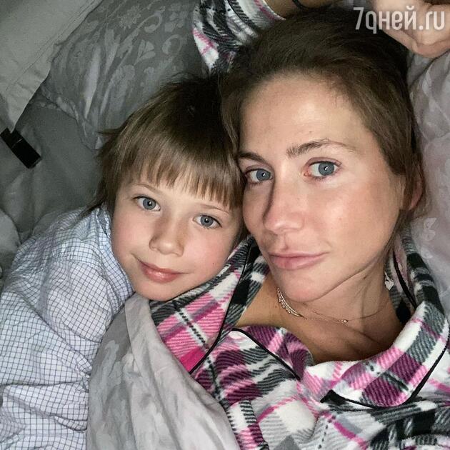 Юлия Барановская с сыном Арсением — фото