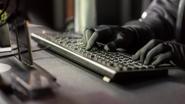 Почему&nbsp; не стоит публиковать дату рождения в соцсетях — мошенники запомнят и выйдут на след