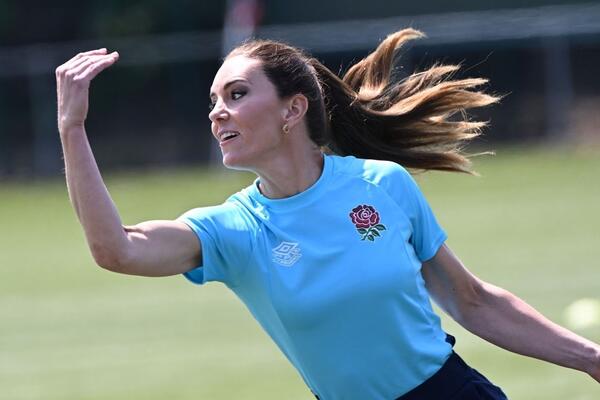 Кейт Миддлтон показала осиную талию и впечатляющие бицепсы 