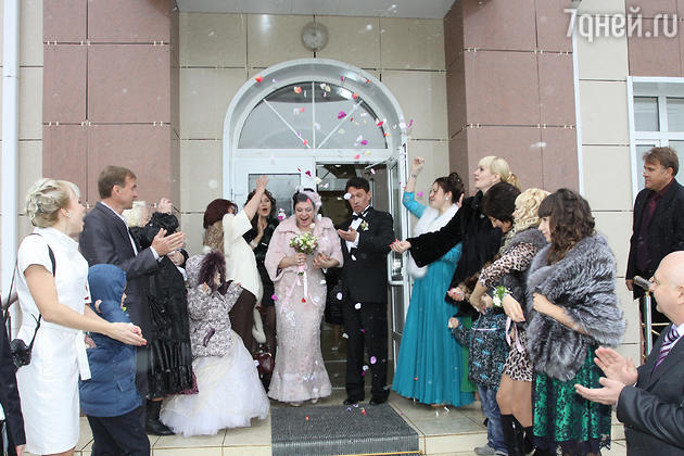 Свадьбу отпраздновали в родных краях Игоря, в Ставропольском крае. Все, как полагается — с родственниками и близкими друзьями. Душевно, тепло, весело! 
