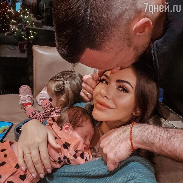 София Стужук с мужем и детьми фото