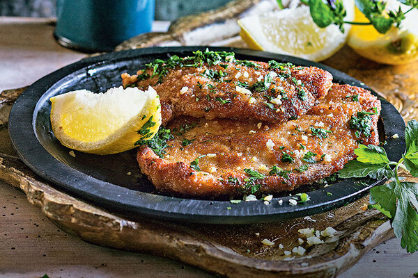 Рецепты от Юлии Высоцкой: телячьи отбивные с лимоном и белым вином, гречневая каша с грибами и сыром и апельсиновые кексы с клюквой