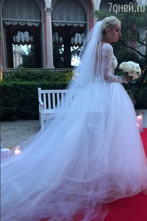 Елена Максимова