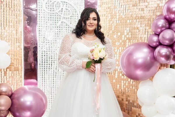 Нежный поцелуй жениха: дочь Иосифа Пригожина показала фото со свадьбы