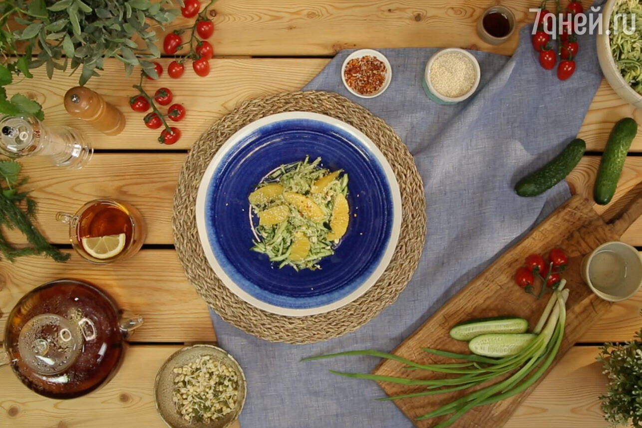 Салат с проростками: рецепт полезного блюда от телеведущего Сергея Малоземова. фото