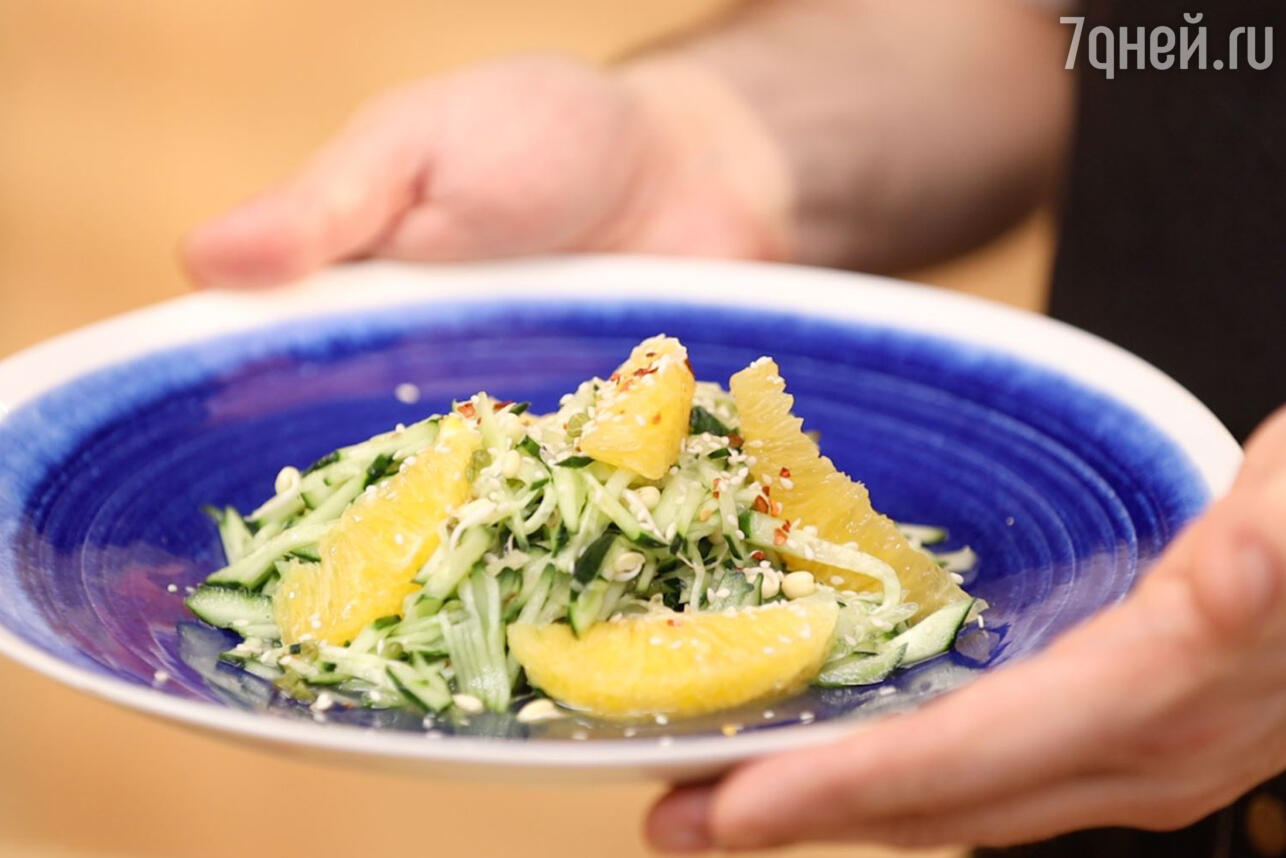 Салат с проростками: рецепт полезного блюда от телеведущего Сергея Малоземова. фото