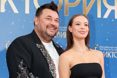 Бритая голова и белые брови: дочь Сергея Жукова напугала фанатов своим видом