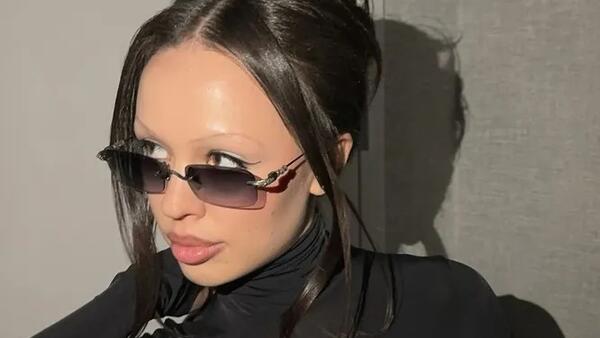 Роскошь за бортом: INSTASAMKA утопила HERMÈS KELLY во время съемок клипа