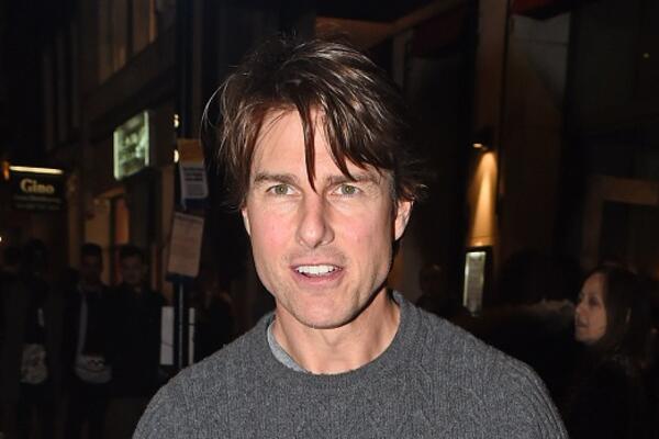 Том Круз теряет лицо