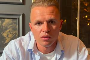 «Похож на бомжа» Тарасов, гуляющий с семьей по городу, напугал народ своим видом