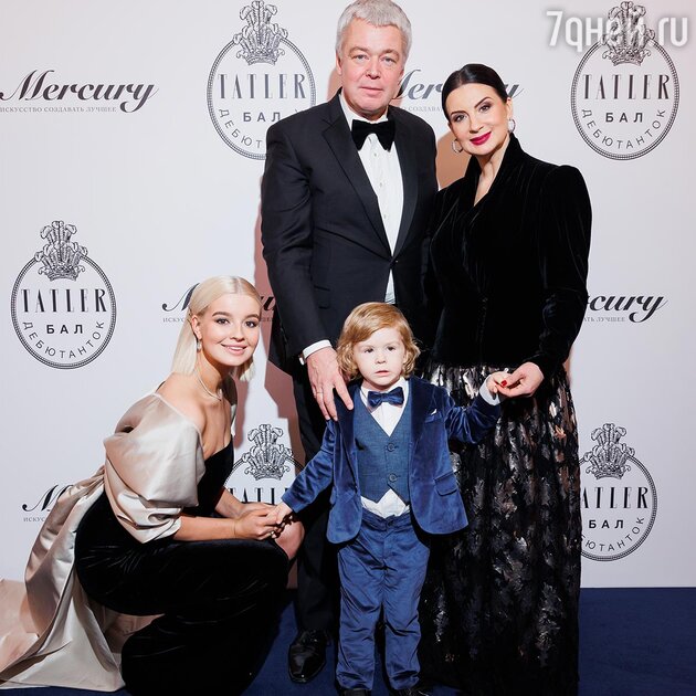 Екатерина и Александр Стриженовы с дочкой Сашей и внуком Петей