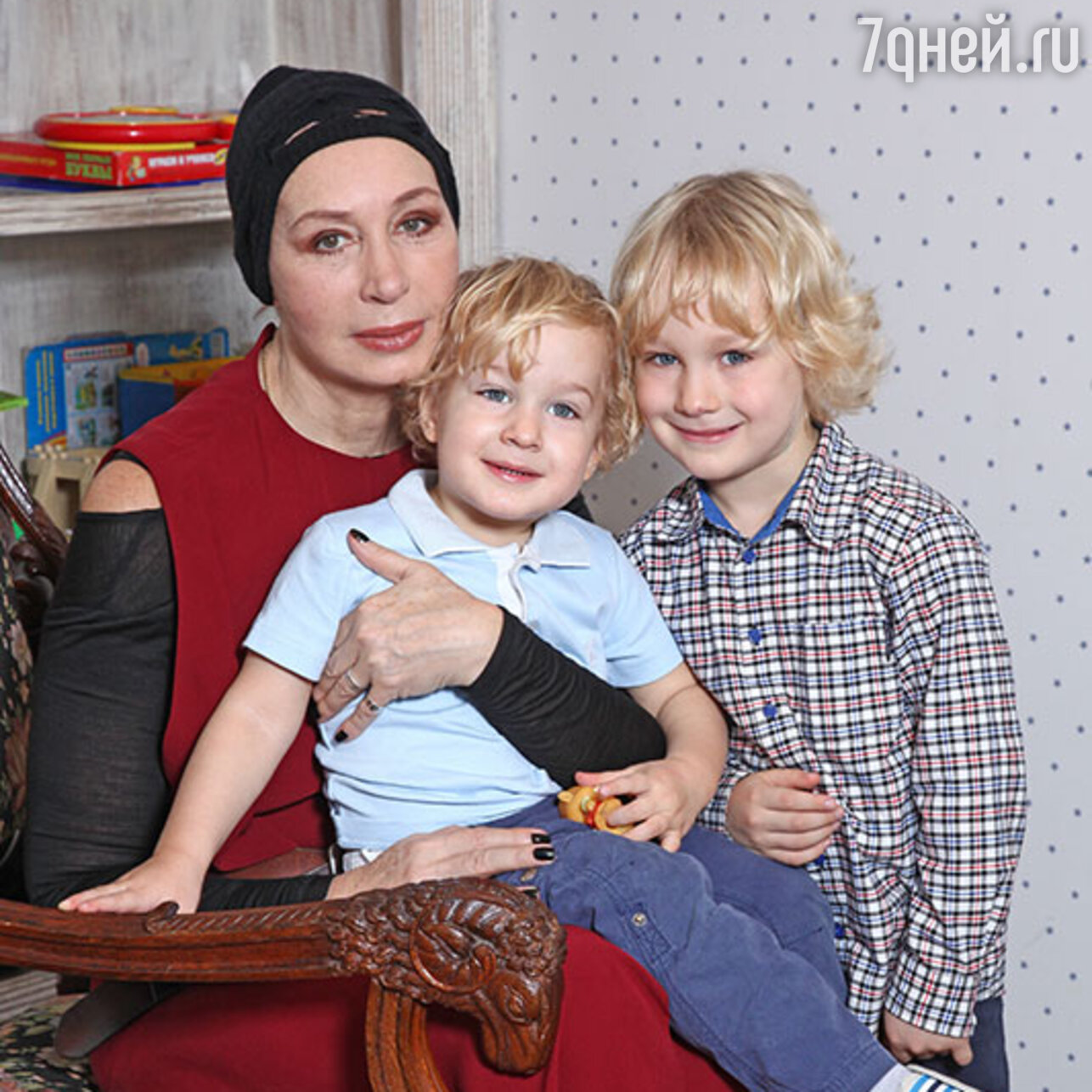 Татьяна Васильева с внуками фото