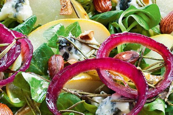 Рецепты от Юлии Высоцкой: салат из груш с маринованным луком, бифштекс из грибов и перцы, фаршированные сыром