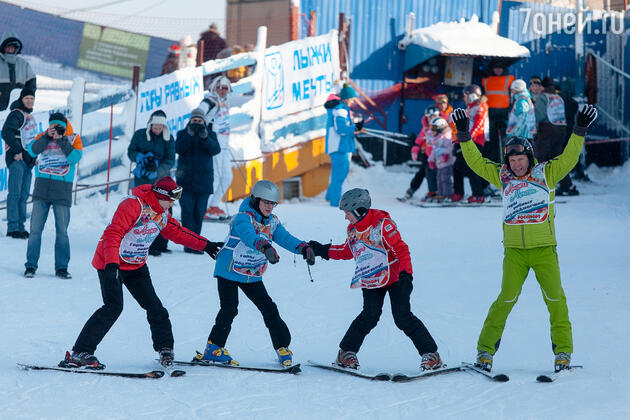 Участники проекта «Лыжи мечты» с Алексеем Кортневым 