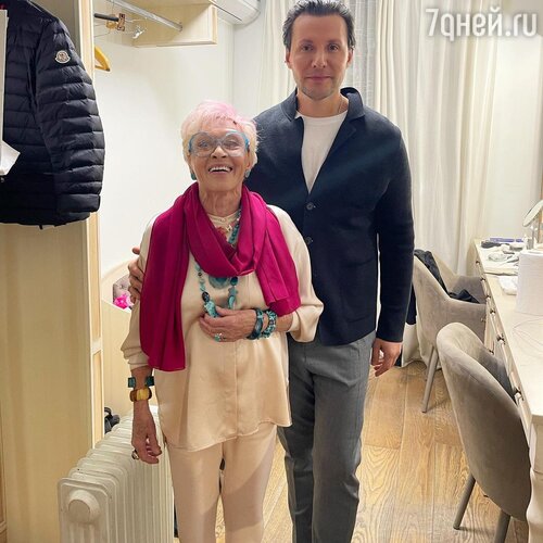 Алиса Фрейндлих после спектакля с Вячеславом Манучаровым